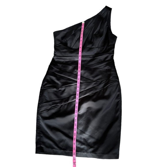 David's Bridal Black Stretch Satin One Shoulder Bridesmaid Dress Size: 10 - Picture 7 of 9